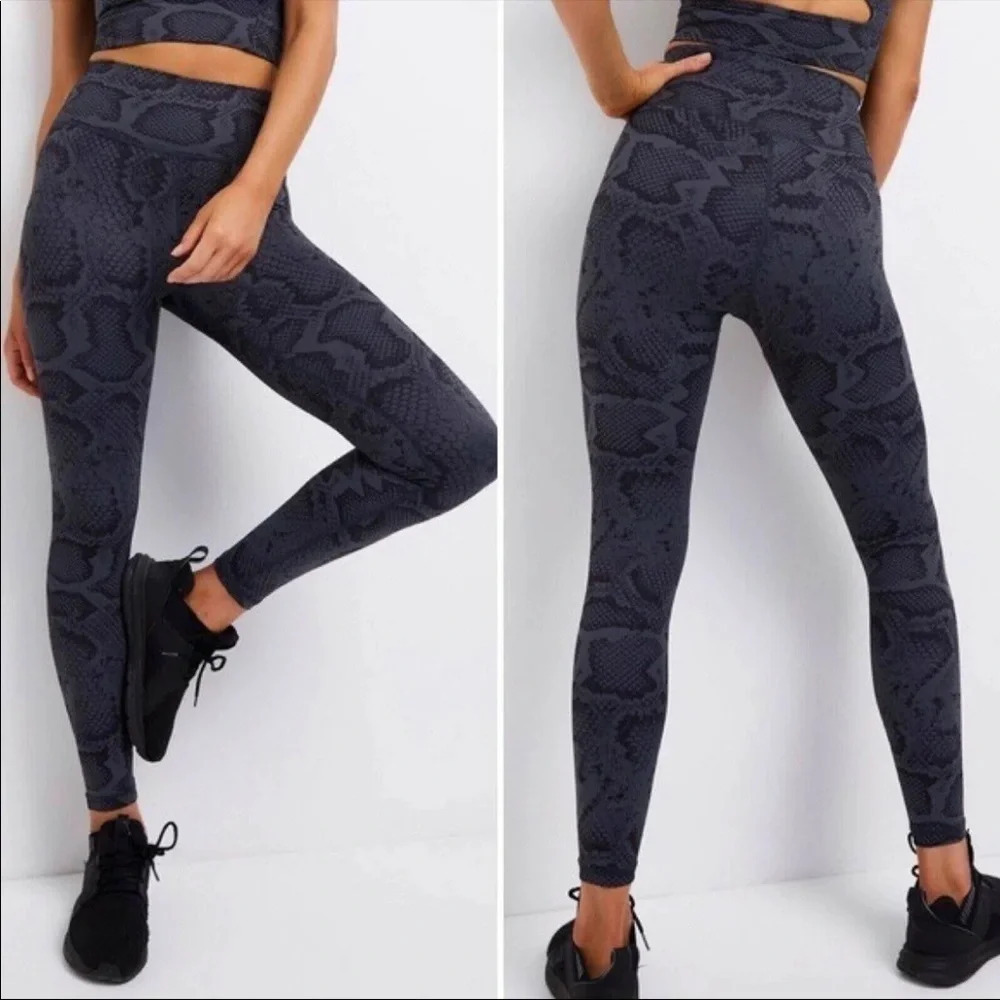 All Fenix Charcoal Python Print leggings high rise size small